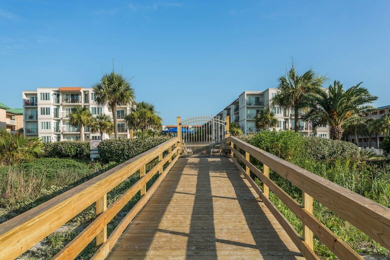 Hodnett Cooper's Beach Club
