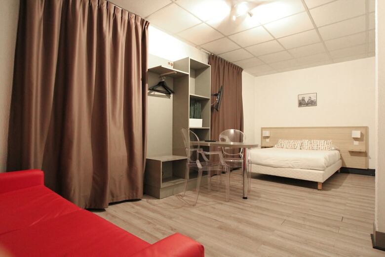 Hotel Vol De Nuit