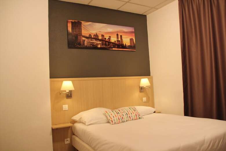 Hotel Vol De Nuit