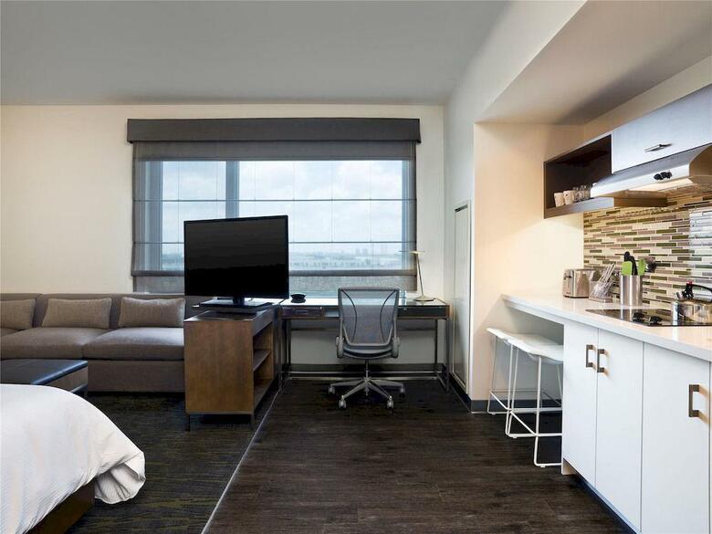 Hotel Element Miami Doral