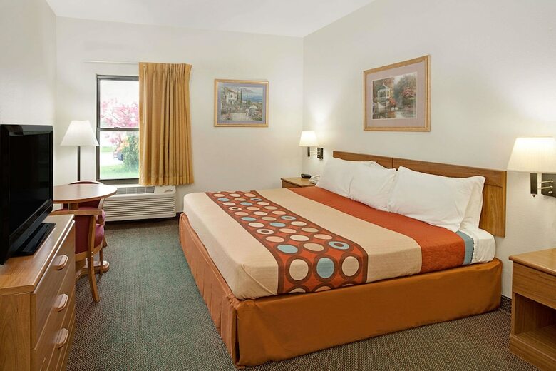 Motel Super 8 By Wyndham Hampshire Il