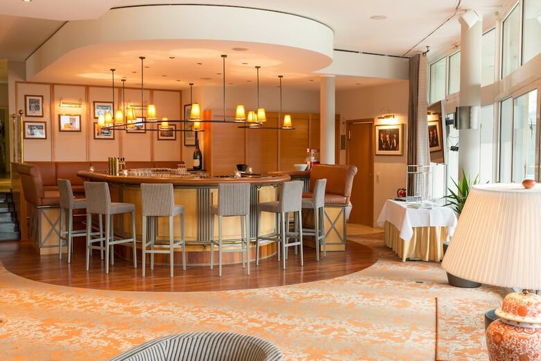 Court Hotel
