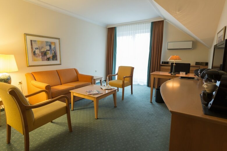 Court Hotel
