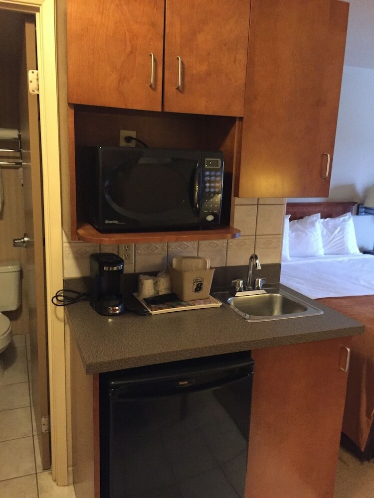 Hotel Super 8 By Wyndham Fort Nelson Bc