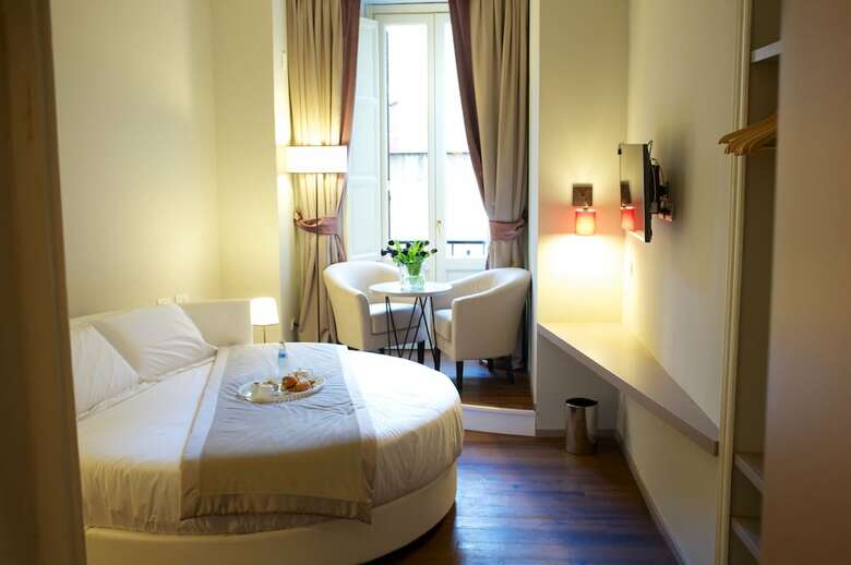 Piazza Farnese Luxury Suites