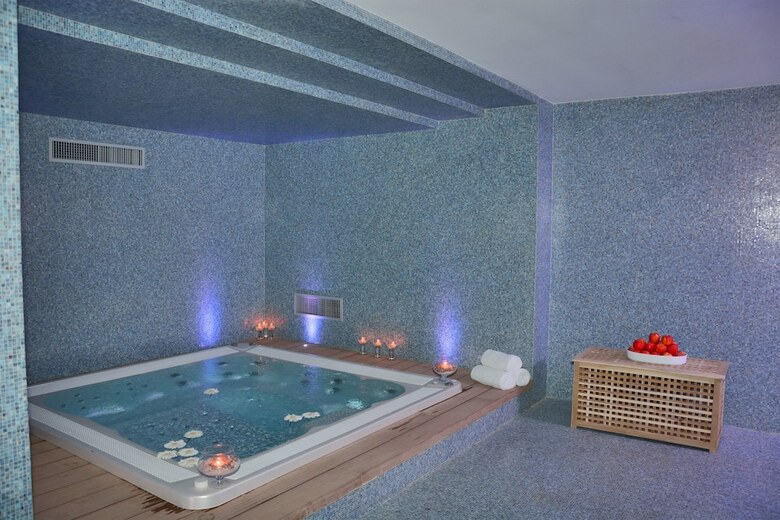 Hellenia Yachting Hotel