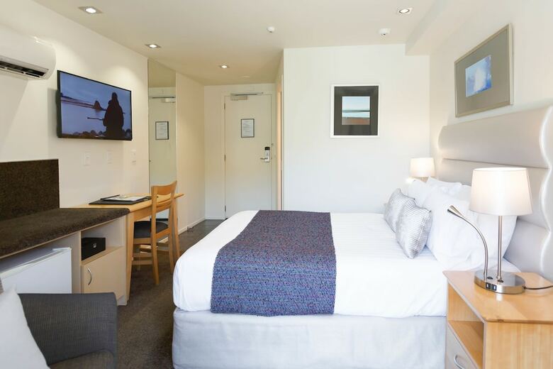 Trailways Hotel Nelson