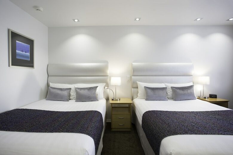 Trailways Hotel Nelson