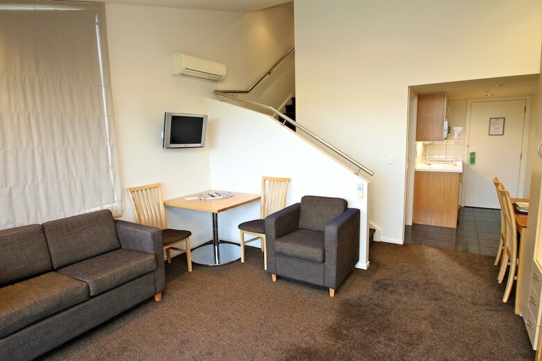 Trailways Hotel Nelson