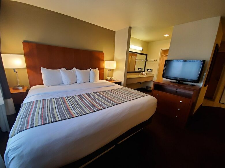 Hotel Country Inn & Suites By Radisson, Bend, Or
