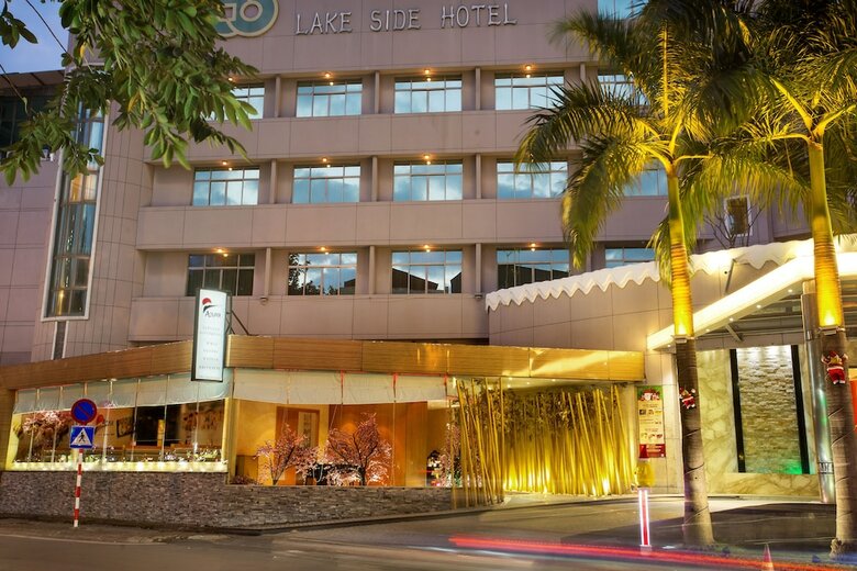 Lake Side Hotel