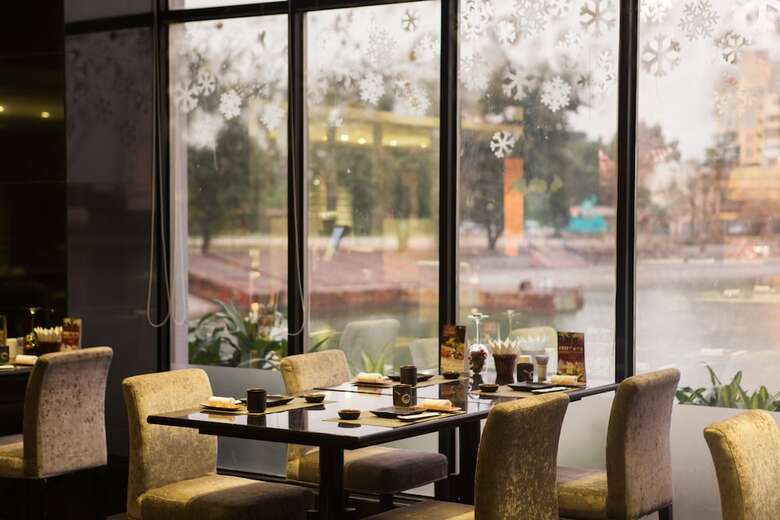 Lake Side Hotel