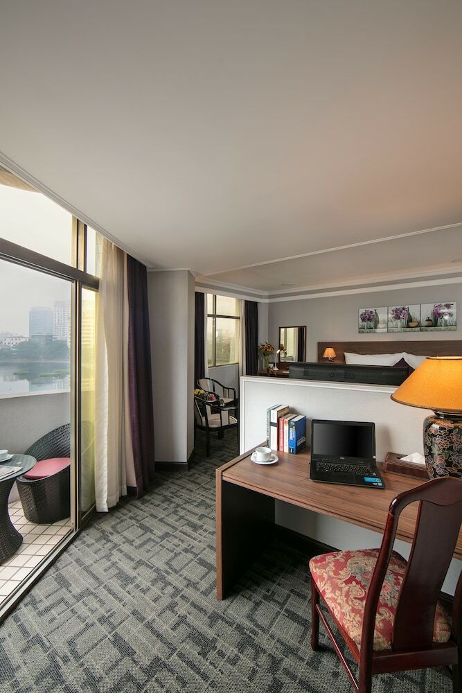 Lake Side Hotel