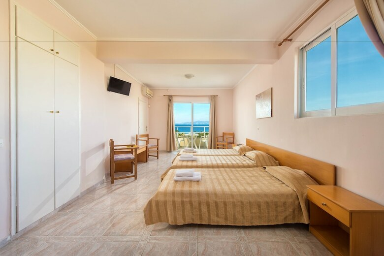 Bayside Hotel Katsaras