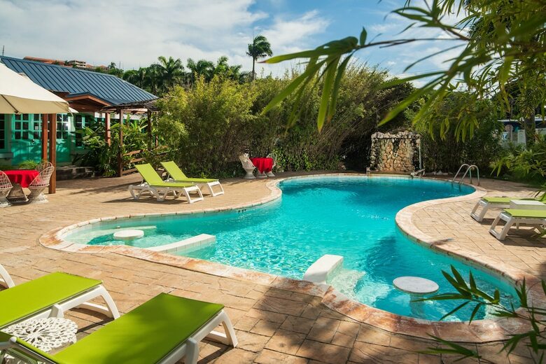 Hotel Toby's Resort