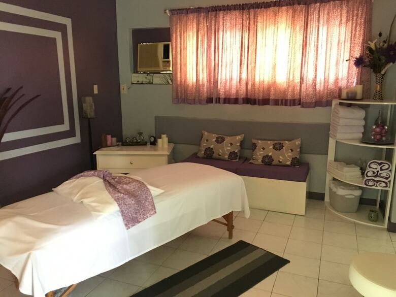 Hotel Toby's Resort