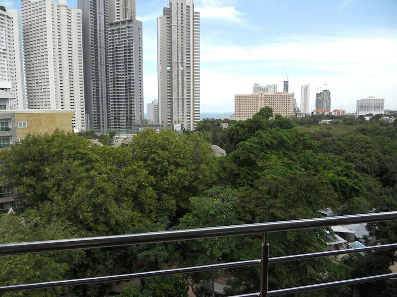 Wongamat Privacy By Good Luck Apartments