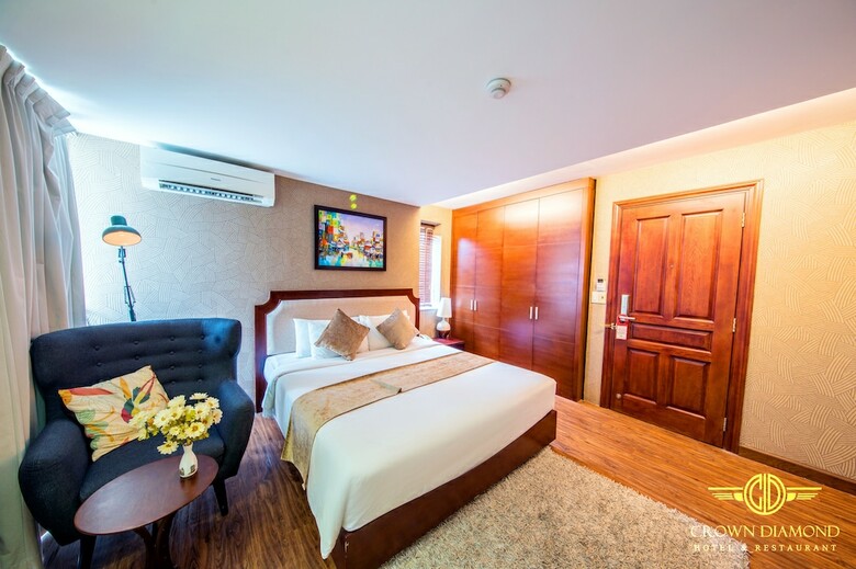 Crown Diamond Hotel