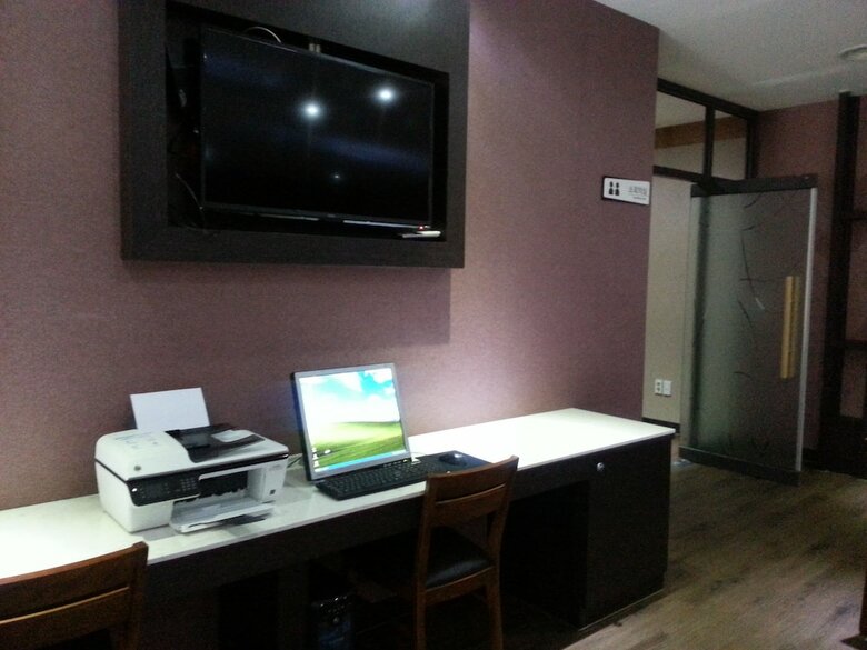 Central Plaza Hotel