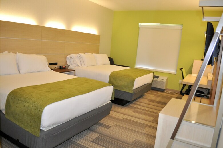 Hotel Holiday Inn Express & Suites Price
