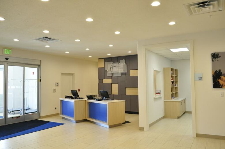 Hotel Holiday Inn Express & Suites Price