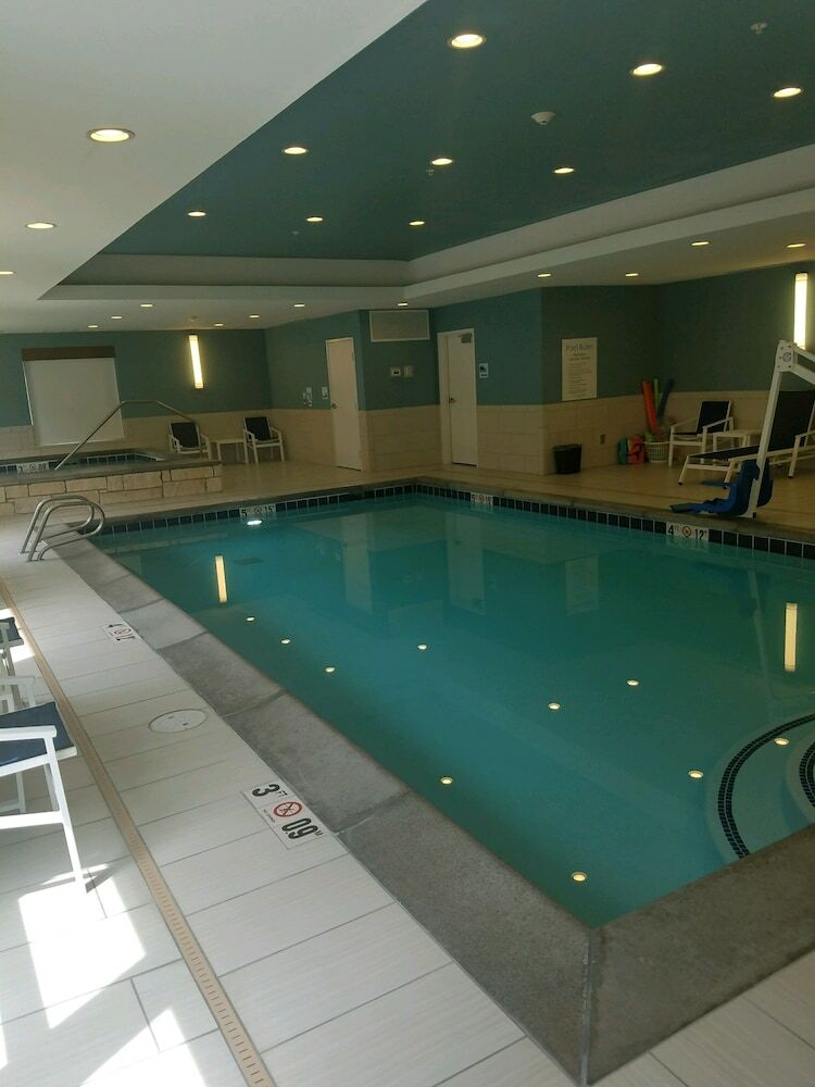 Hotel Holiday Inn Express & Suites Price