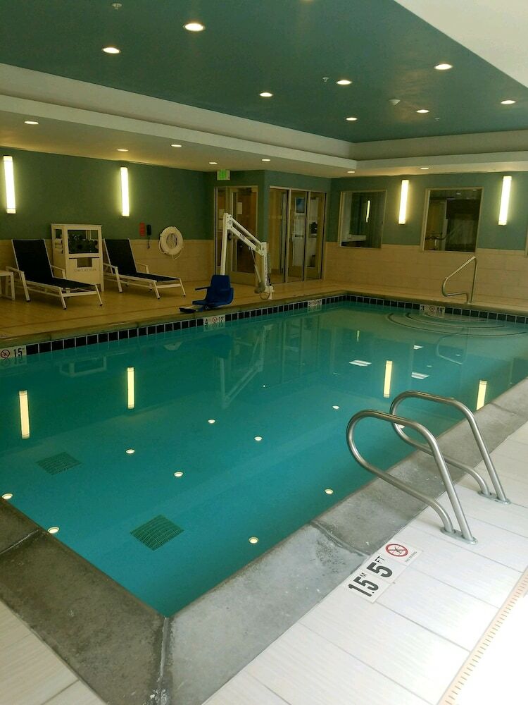 Hotel Holiday Inn Express & Suites Price