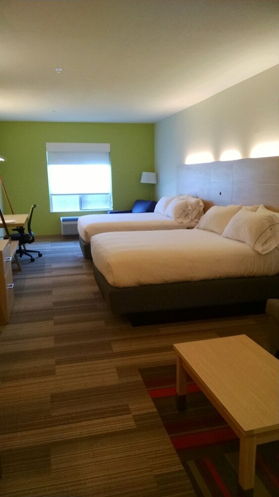 Hotel Holiday Inn Express & Suites Price