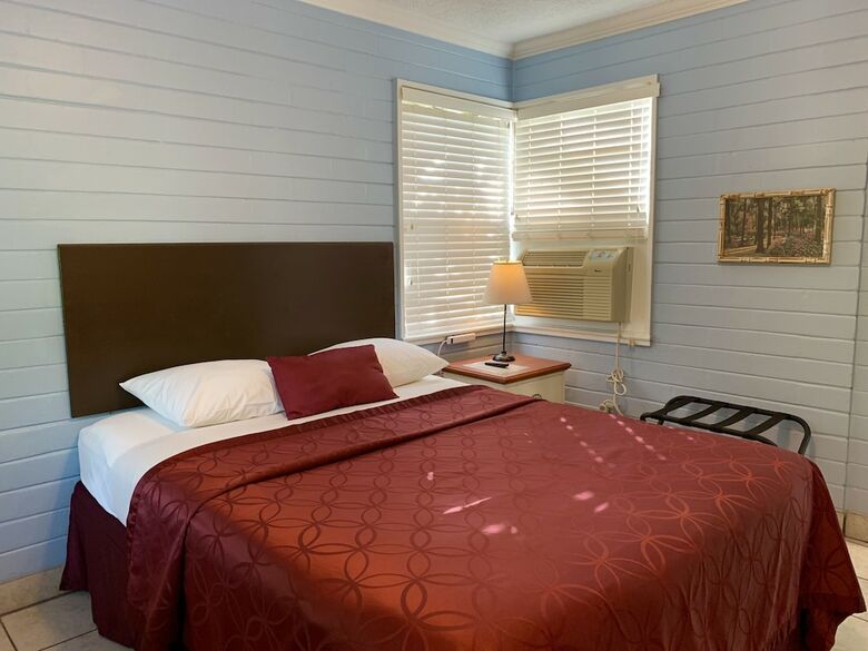 Motel Lakeside Inn And Cafe