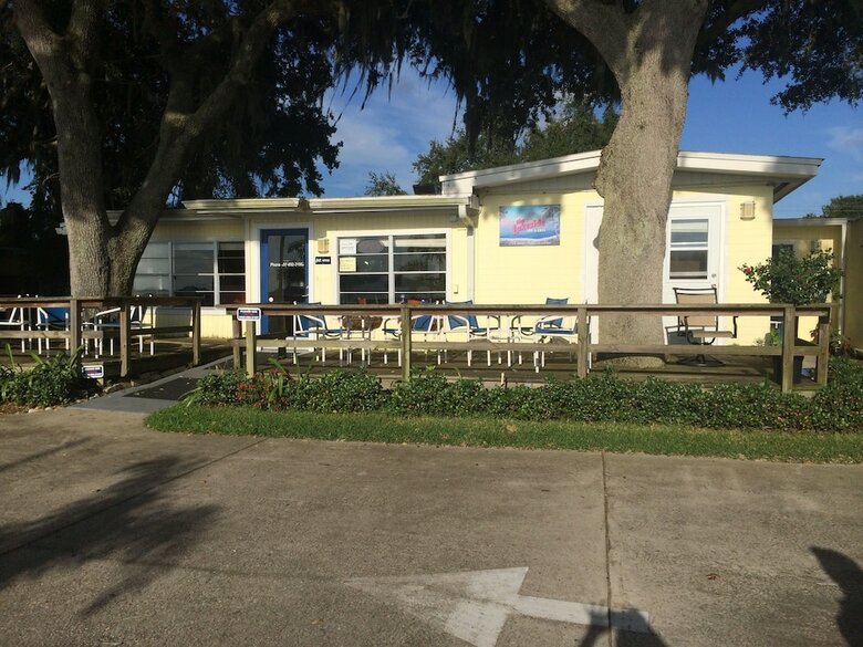 Motel Lakeside Inn And Cafe