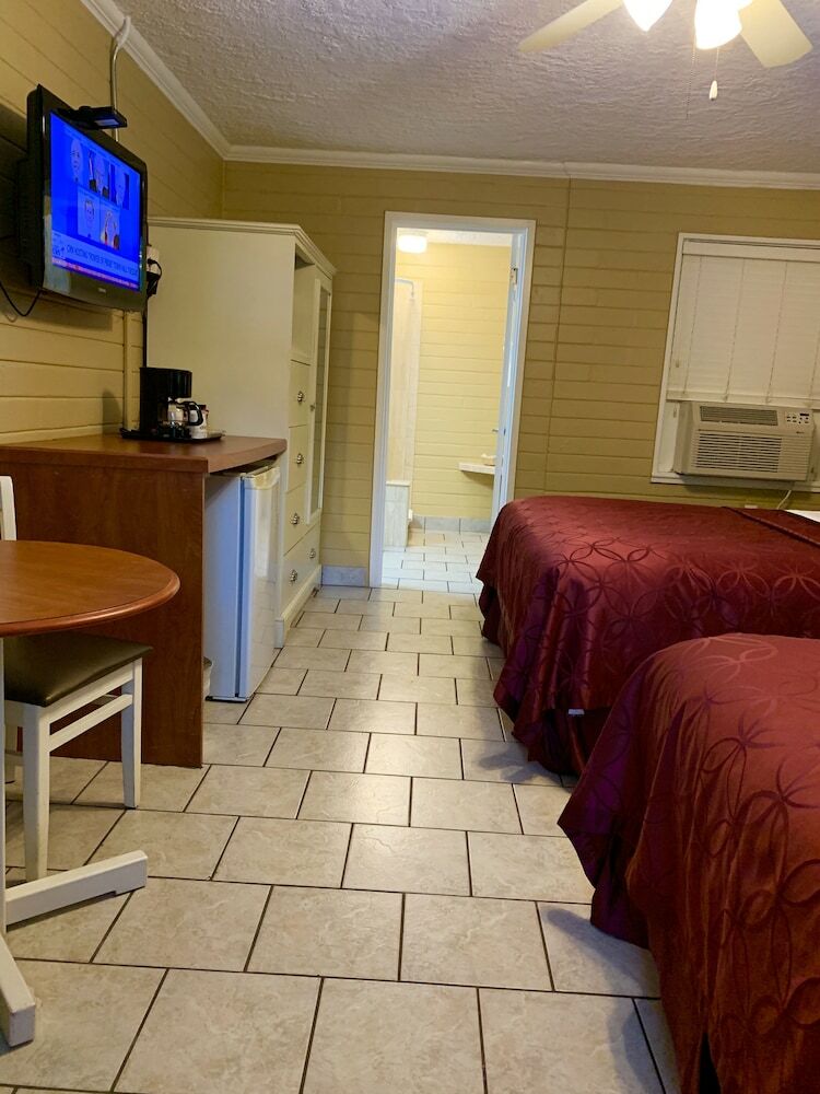 Motel Lakeside Inn And Cafe