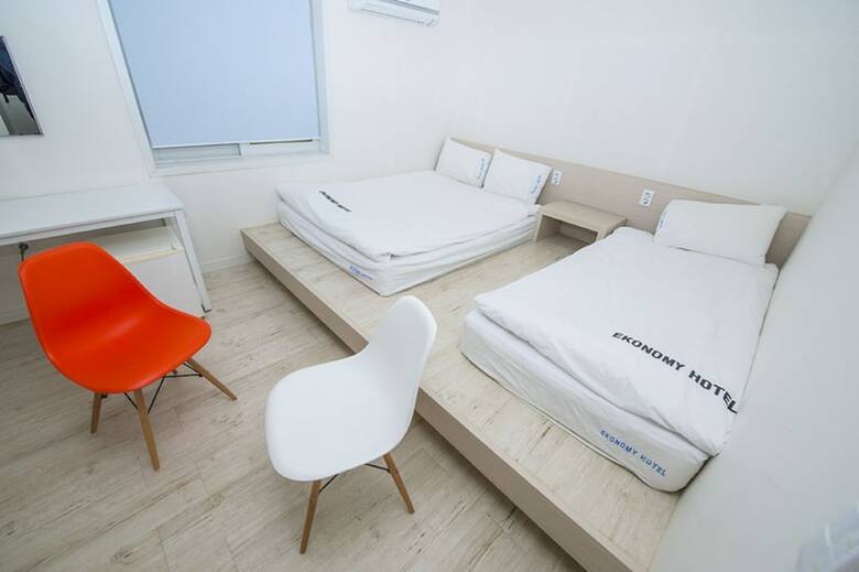 Ekonomy Hotel Yeosu