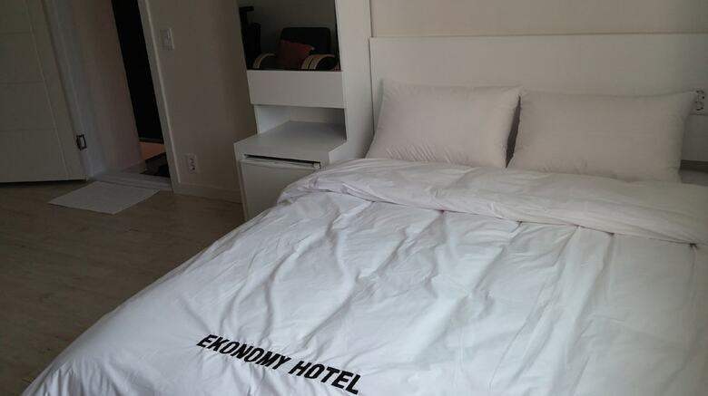 Ekonomy Hotel Yeosu