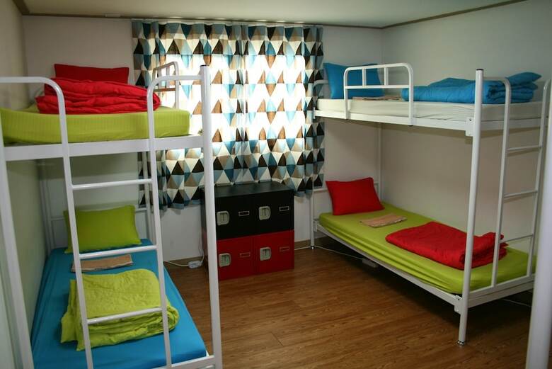 Hostal Zzzip Guest House