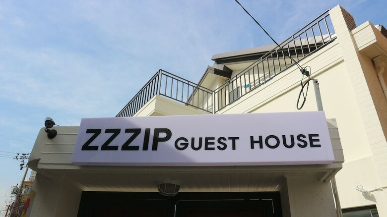 Hostal Zzzip Guest House