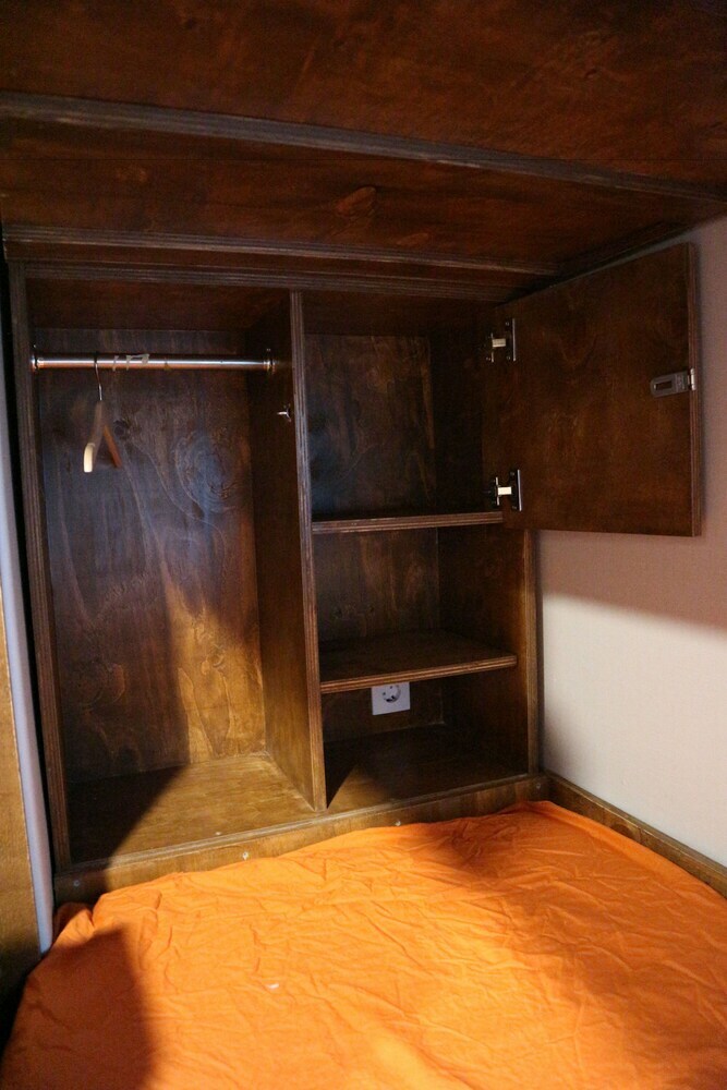 Hostal Zzzip Guest House