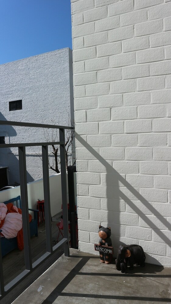 Hostal Zzzip Guest House