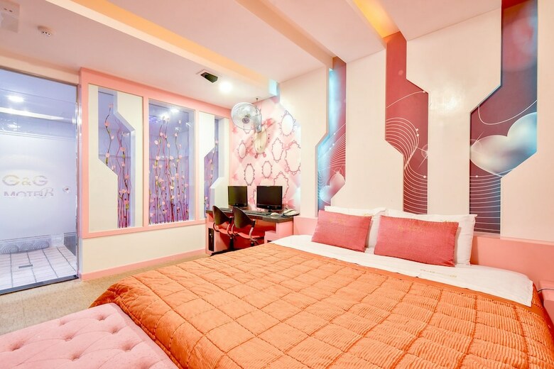 Thebay Hotel