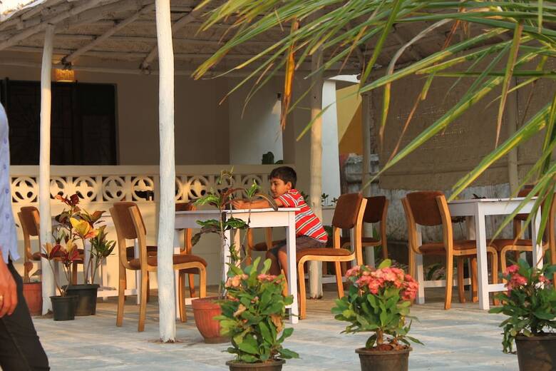 Hotel Ocean View Goan Beach House