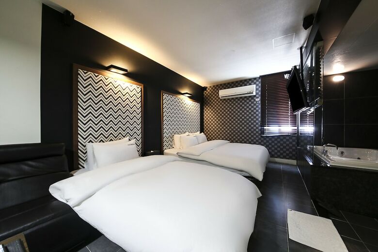 Gary Cooper Hotel