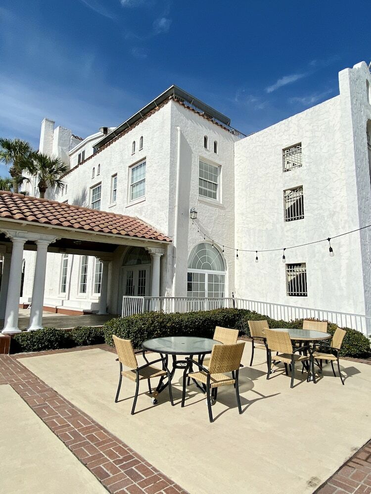 Casa Marina Hotel
