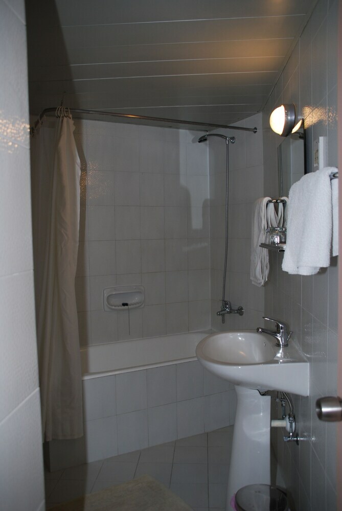 The Caravel Hotel