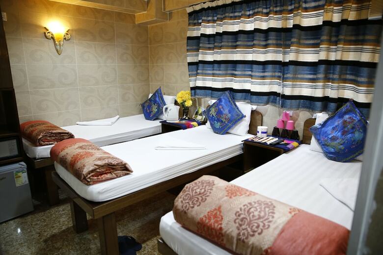Sandhu Hotel