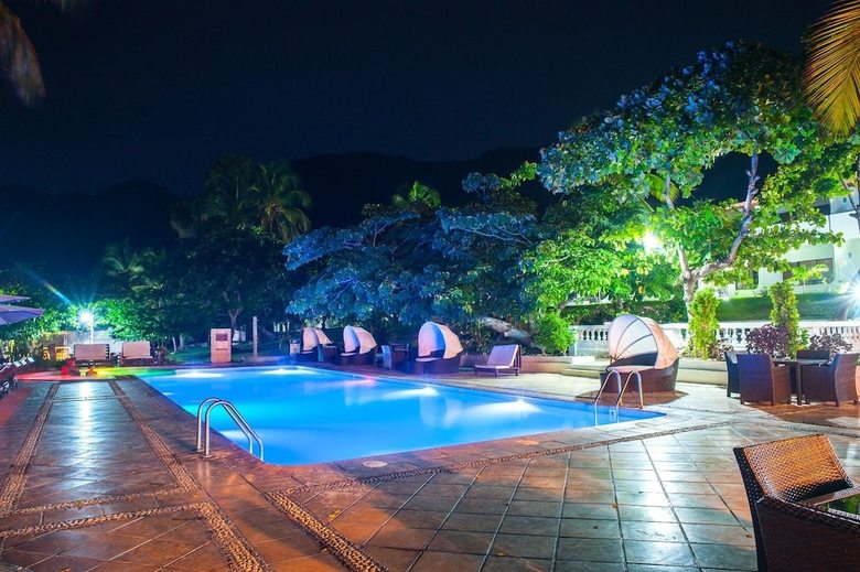Hotel Wahoo Bay Beach Club & Resort