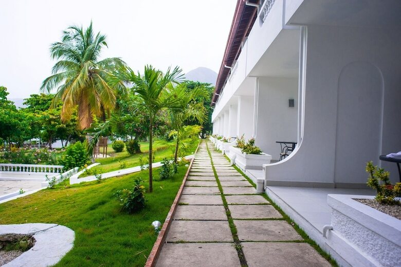 Hotel Wahoo Bay Beach Club & Resort