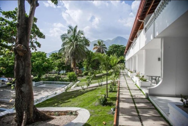 Hotel Wahoo Bay Beach Club & Resort