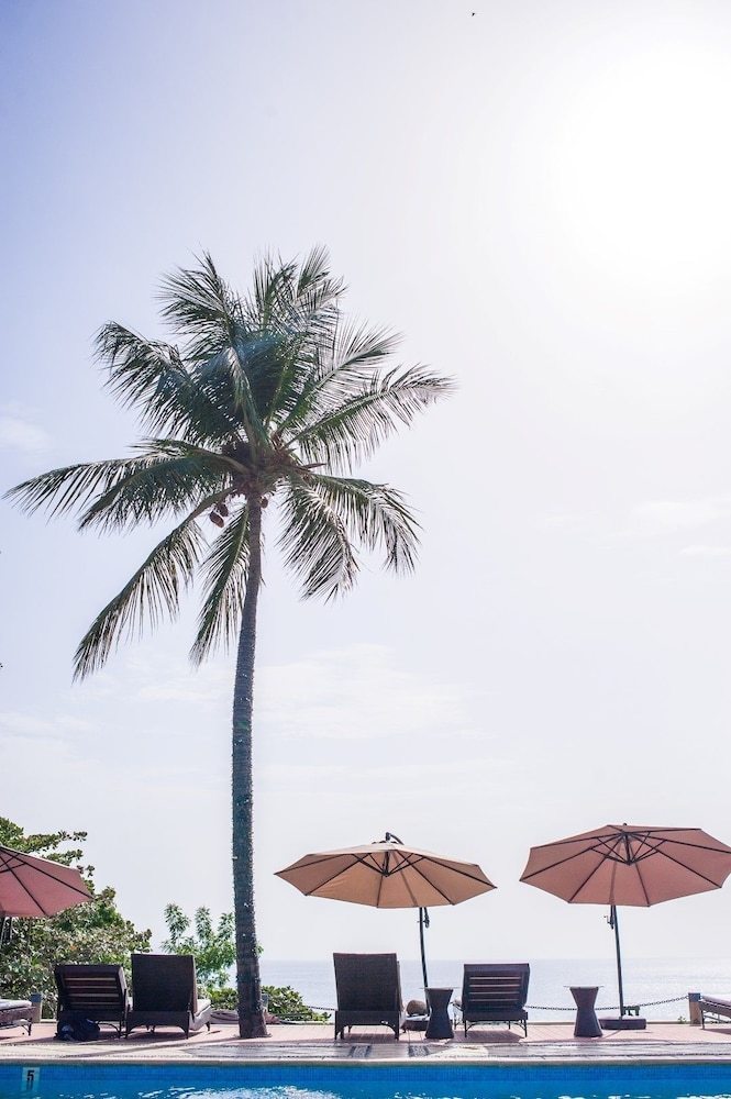 Hotel Wahoo Bay Beach Club & Resort