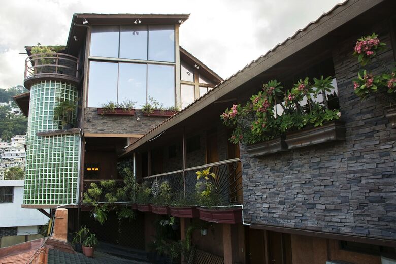Hotel B & B Comfy Inn