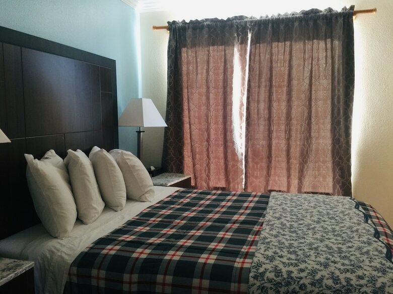 Dolphin Cove Motel