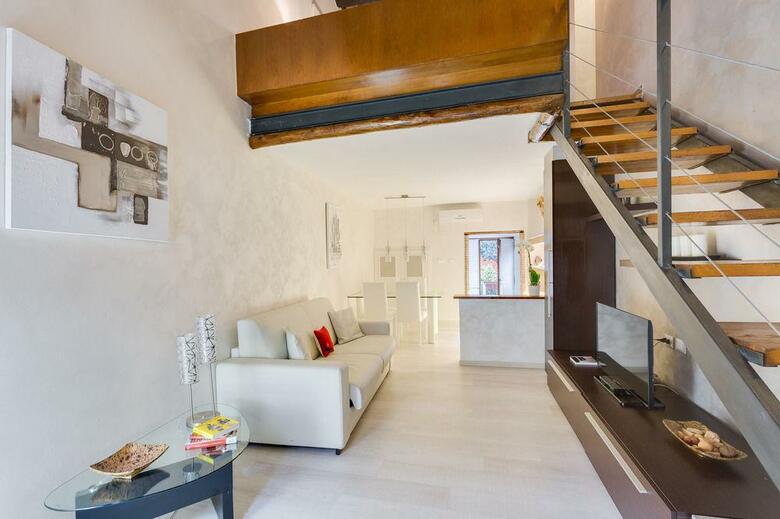 Tritone Top House